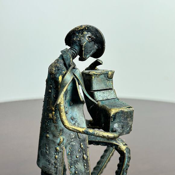 J829 - Vintage M. Grum Brass Figure Playing An Accordian - Picture 6 of 16